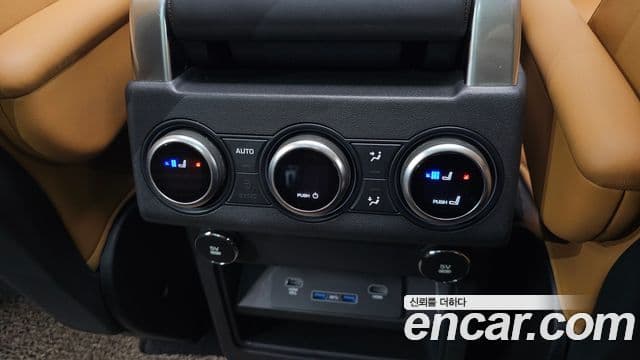 Land Rover Discovery 5 2018 — Şəkil 16/36