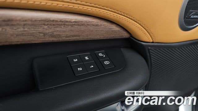 Land Rover Discovery 5 2018 — Şəkil 33/36