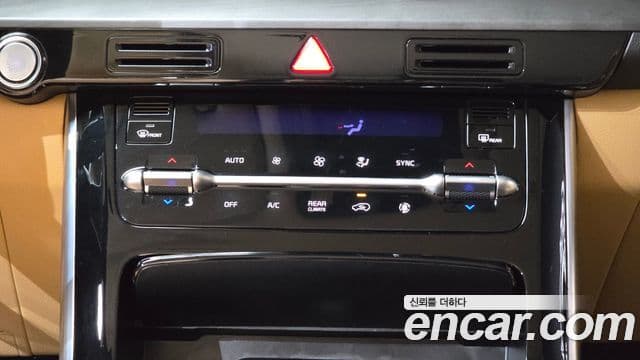 Kia Carnival 2023 — Фото 18/20