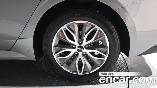 Kia K5 2023 — ფოტო 32/40