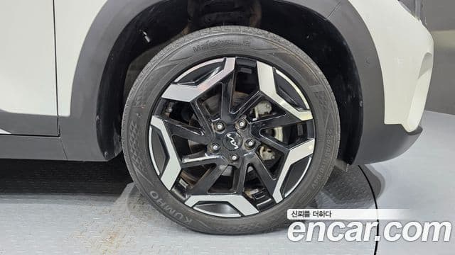 Kia Seltos 2022 — ფოტო 18/40