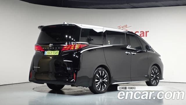 Toyota Alphard 2025 — Photo 42/44