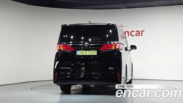 Toyota Alphard 2025 — Photo 37/44