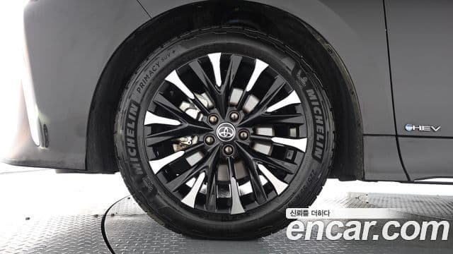 Toyota Alphard 2025 — Photo 25/44