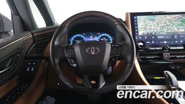 Toyota Alphard 2025 — Photo 43/44