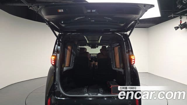 Toyota Alphard 2025 — Photo 30/44