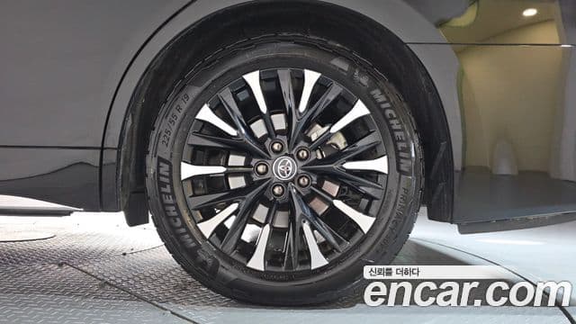 Toyota Alphard 2025 — Photo 17/44