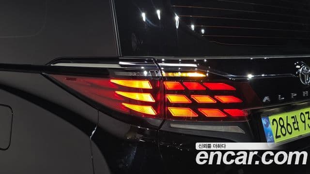 Toyota Alphard 2025 — Photo 33/44