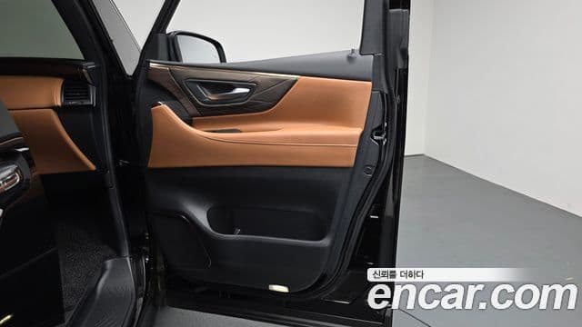 Toyota Alphard 2025 — Photo 21/44