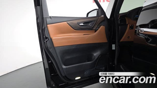 Toyota Alphard 2025 — Photo 20/44