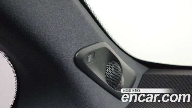 Toyota Alphard 2025 — Photo 44/44