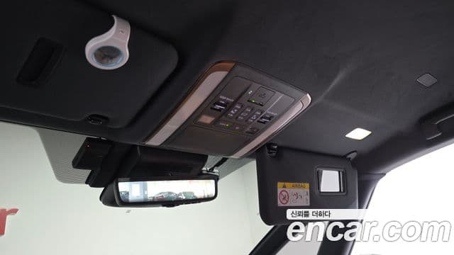 Toyota Alphard 2025 — Photo 13/44