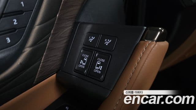 Toyota Alphard 2025 — Photo 29/44