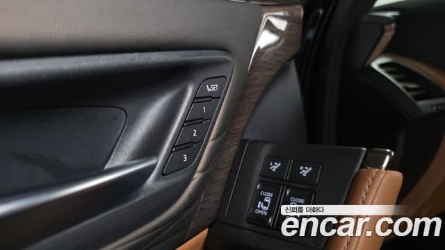 Toyota Alphard 2025 — Photo 12/44
