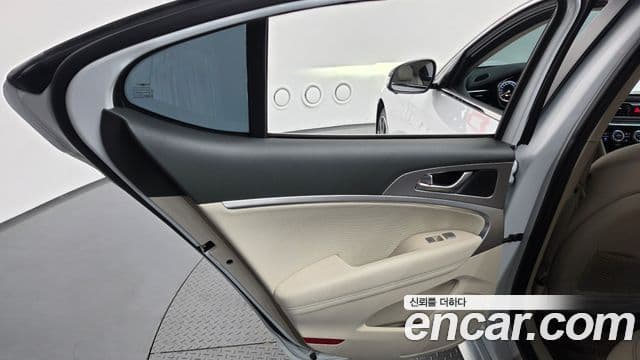 Genesis G70 2021 — ფოტო 15/34