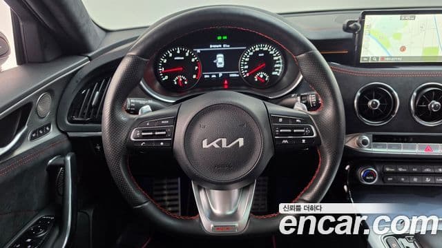Kia Stinger 2022 — Фото 13/20