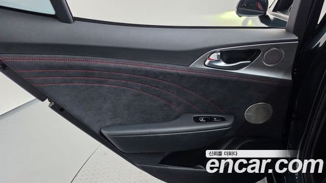 Kia Stinger Meister 2022 — Photo 18/37