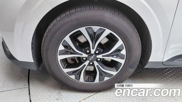 Kia Carnival 2023 — Фото 5/20