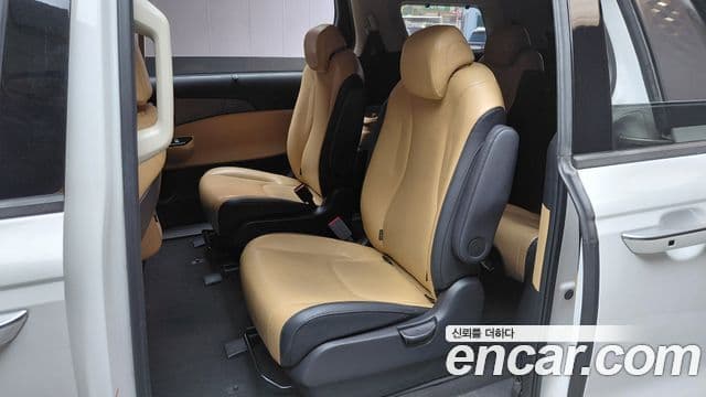 Kia Carnival 2023 — Фото 12/20