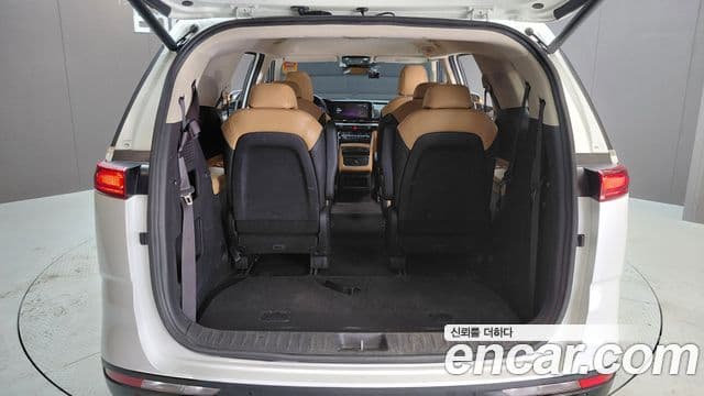 Kia Carnival 2023 — Фото 18/20
