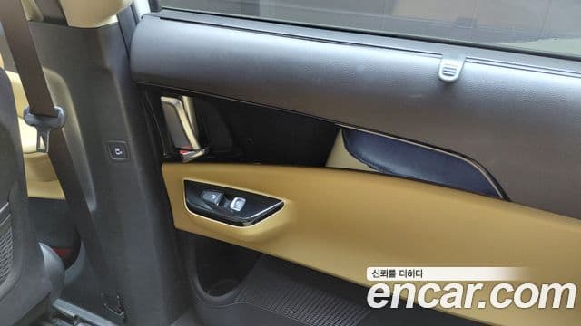 Kia Carnival 2023 — Фото 19/20