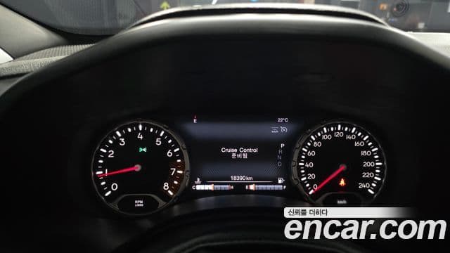 Jeep Renegade 2021 — Фото 8/20