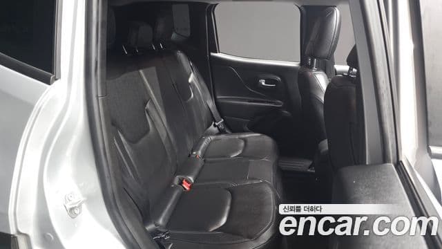 Jeep Renegade 2021 — Фото 11/20
