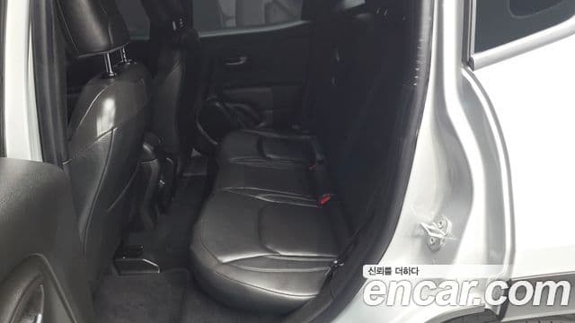 Jeep Renegade 2021 — Фото 12/20