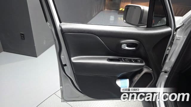 Jeep Renegade 2021 — Şəkil 30/33