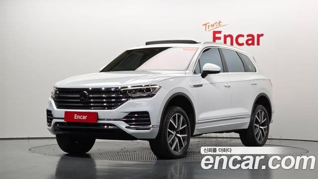 Volkswagen Touareg 2023 — ფოტო 13/29