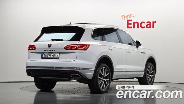 Volkswagen Touareg 2023 — ფოტო 11/29