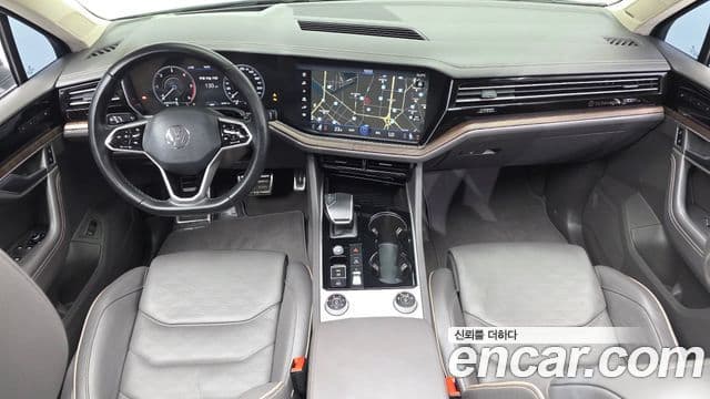 Volkswagen Touareg 2023 — ფოტო 12/29