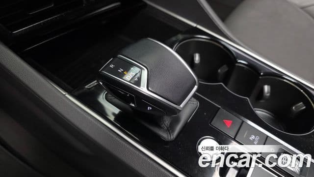 Volkswagen Touareg 2023 — ფოტო 23/29