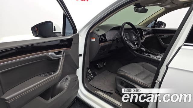 Volkswagen Touareg 2023 — ფოტო 3/29