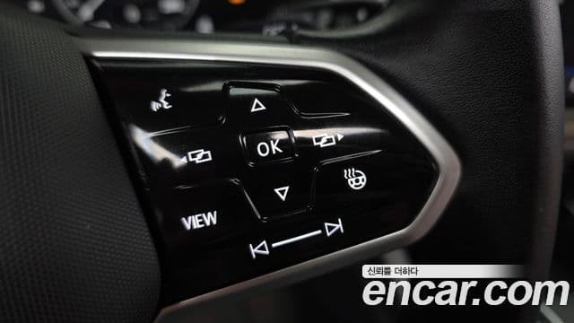 Volkswagen Touareg 2023 — ფოტო 24/29