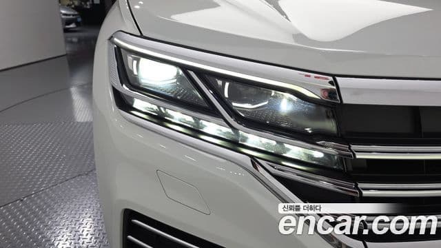 Volkswagen Touareg 2023 — ფოტო 29/29