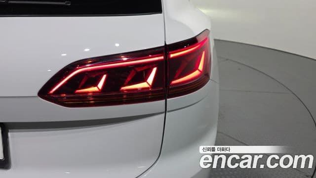 Volkswagen Touareg 2023 — ფოტო 20/29