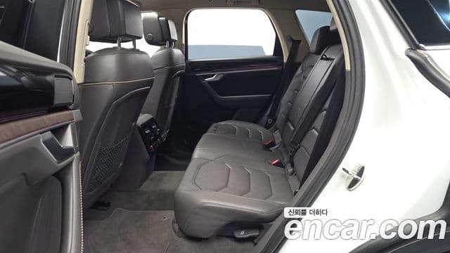Volkswagen Touareg 2023 — ფოტო 18/29
