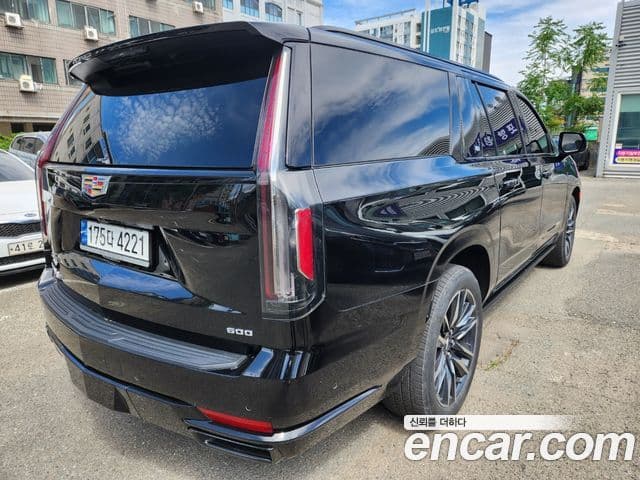 Cadillac Escalade 2023 — Photo 15/15