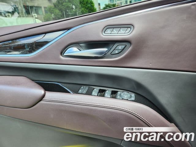 Cadillac Escalade 2023 — Photo 2/15