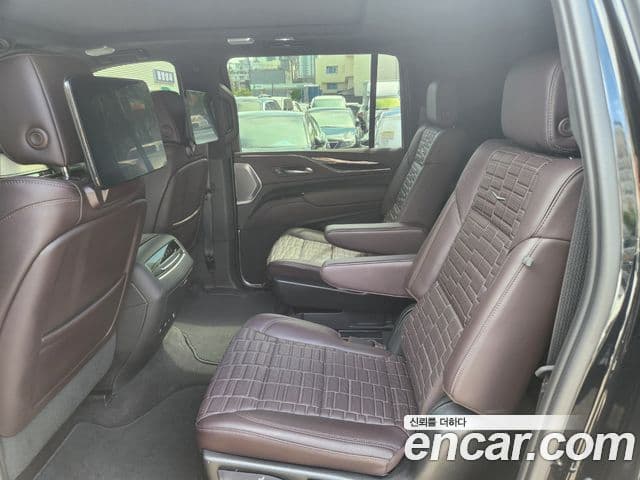 Cadillac Escalade 2023 — Photo 8/15