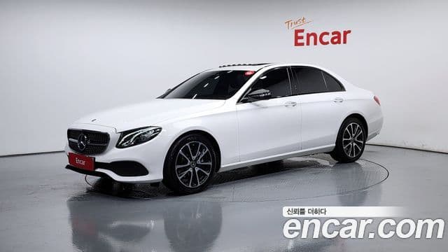 Mercedes-Benz E-Class 2020 — Photo 17/20