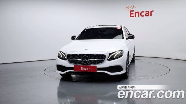 Mercedes-Benz E-Class 2020 — Photo 15/20