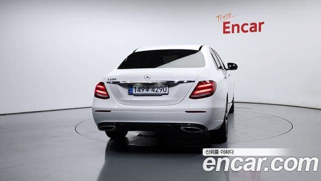 Mercedes-Benz E-Class 2020 — Photo 11/20