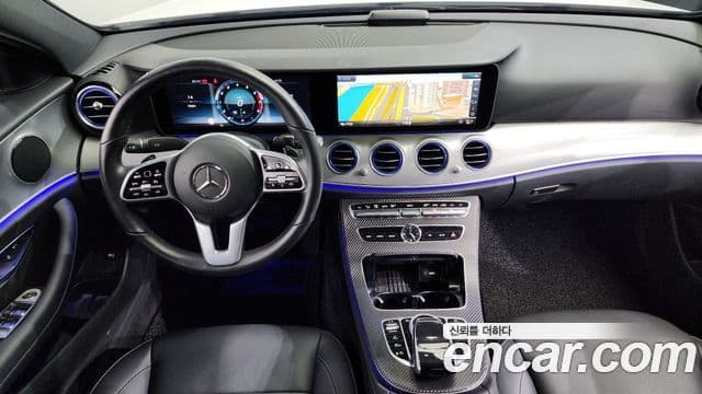 Mercedes-Benz E-Class 2020 — Photo 16/20