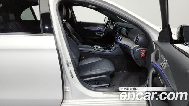 Mercedes-Benz E-Class 2020 — Photo 2/20