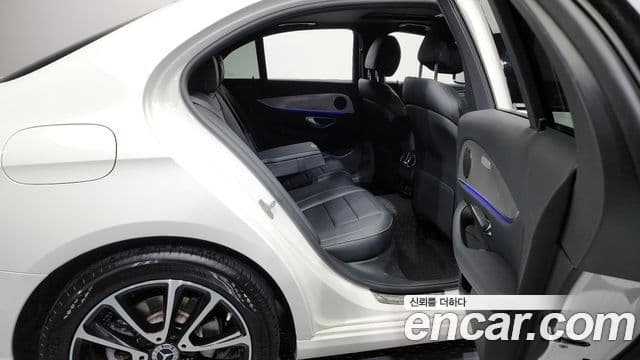 Mercedes-Benz E-Class 2020 — Photo 6/20