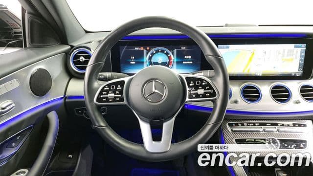 Mercedes-Benz E-Class 2020 — Photo 7/20
