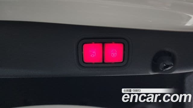 Mercedes-Benz E-Class 2020 — Photo 1/20