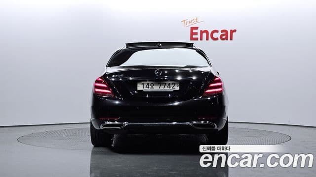 Mercedes-Benz S-Class 2019 — Photo 11/20